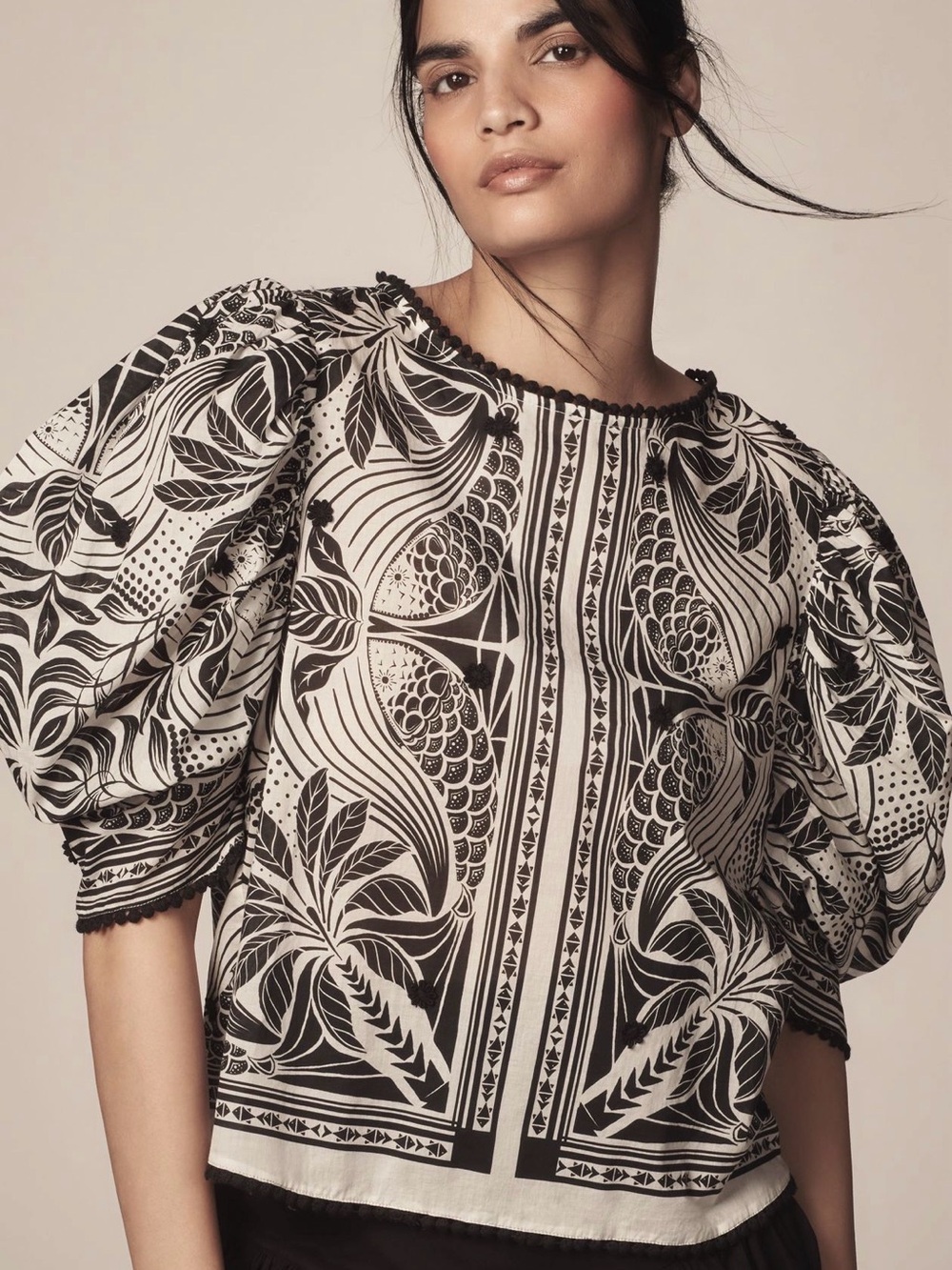 FARM Rio Monochrome Elegance Scarf Print Blouse